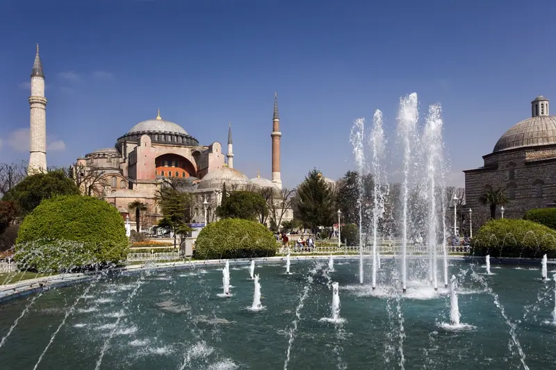 Ayasofya — Fıskiyeli havuzdan